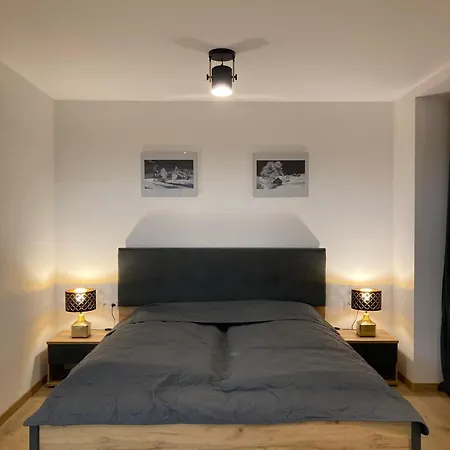 Ilanovski By Booky Apartmán *